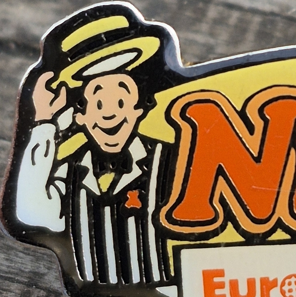 Euro Disney "Nuts" Enamel Pin Main Street Read Listing For Better Price - Picture 10 of 17